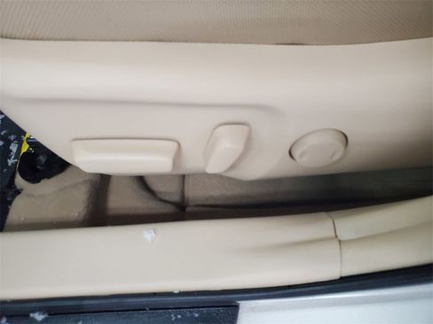 Used 2017 Toyota Camry LE image 7