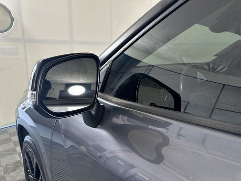 Used 2023 Toyota Highlander XSE FWD image 10