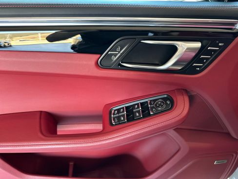 Certified 2025 Porsche Macan S AWD/4WD image 12