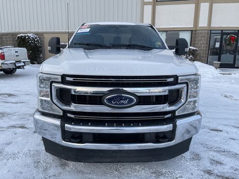 Certified 2022 Ford F250 XLT w/ Snow Plow Prep Package image 9