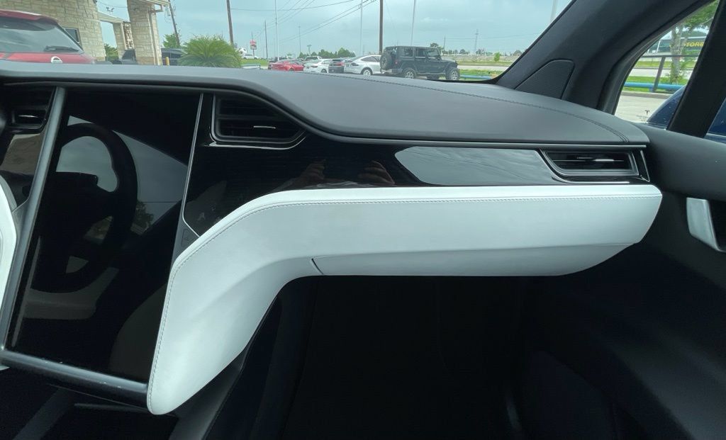 Used 2018 Tesla Model X 75D AWD/4WD image 28