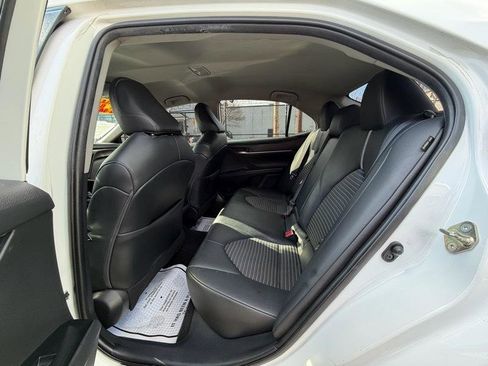 Used 2020 Toyota Camry SE image 12