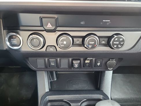 Used 2019 Toyota Tacoma TRD Sport AWD/4WD image 22
