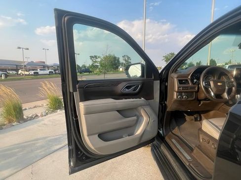 Used 2021 Chevrolet Suburban LT RWD image 10