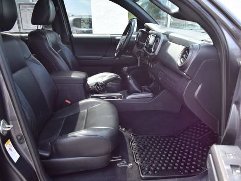 Used 2018 Toyota Tacoma SR5 AWD/4WD image 37