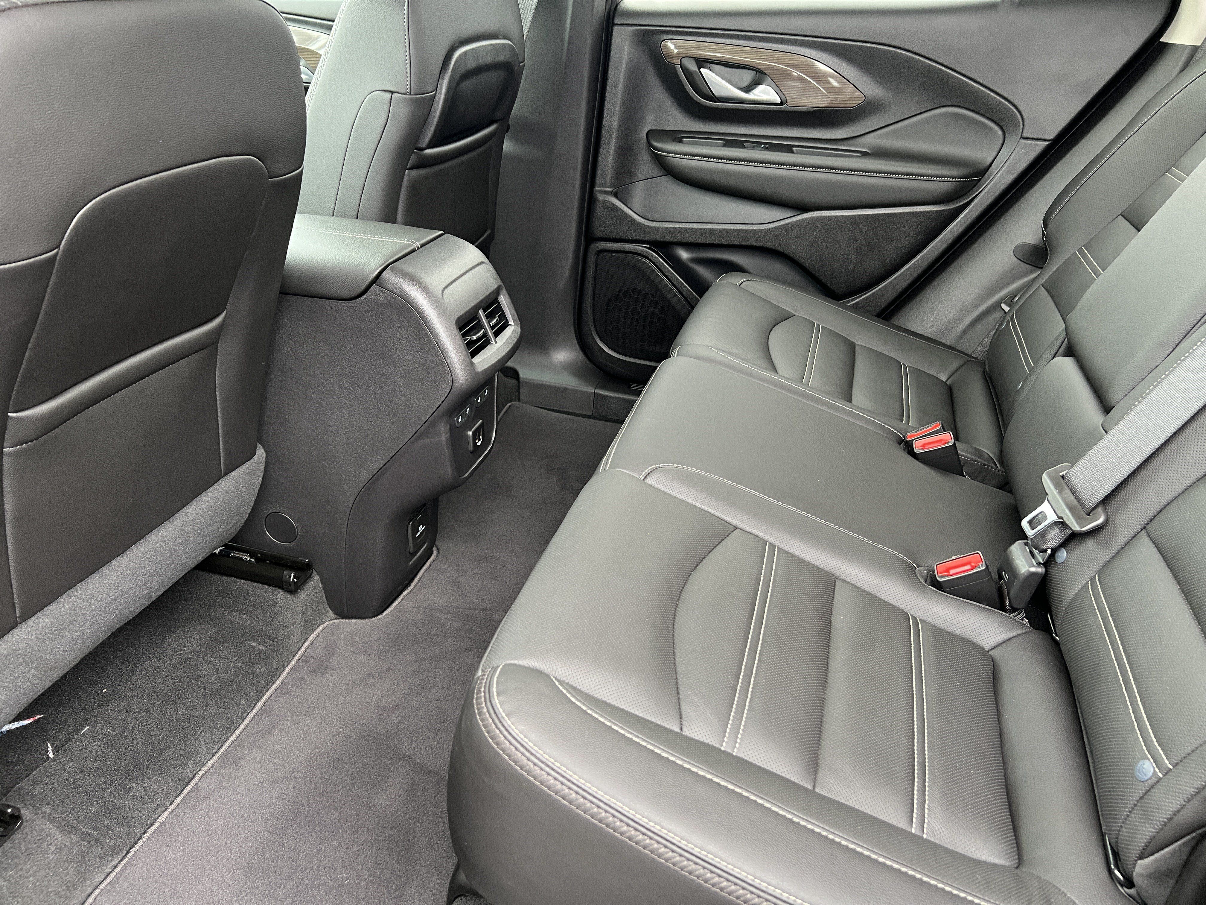 Used 2024 GMC Terrain Denali w/ Black Diamond Edition AWD/4WD image 16