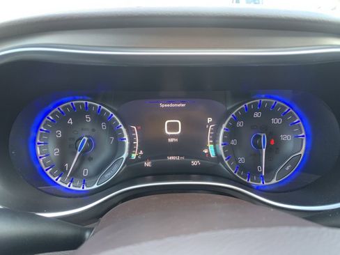 Used 2017 Chrysler Pacifica Touring-L Plus w/ Tire & Wheel Group image 18