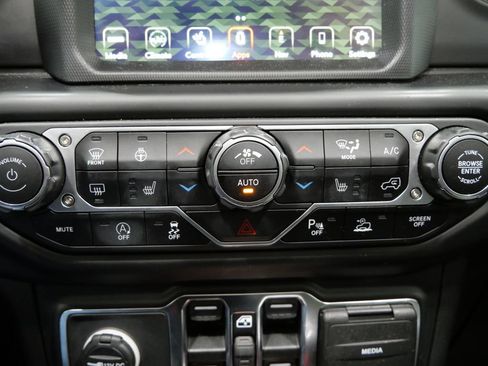 Used 2022 Jeep Wrangler Unlimited Sport AWD/4WD image 19