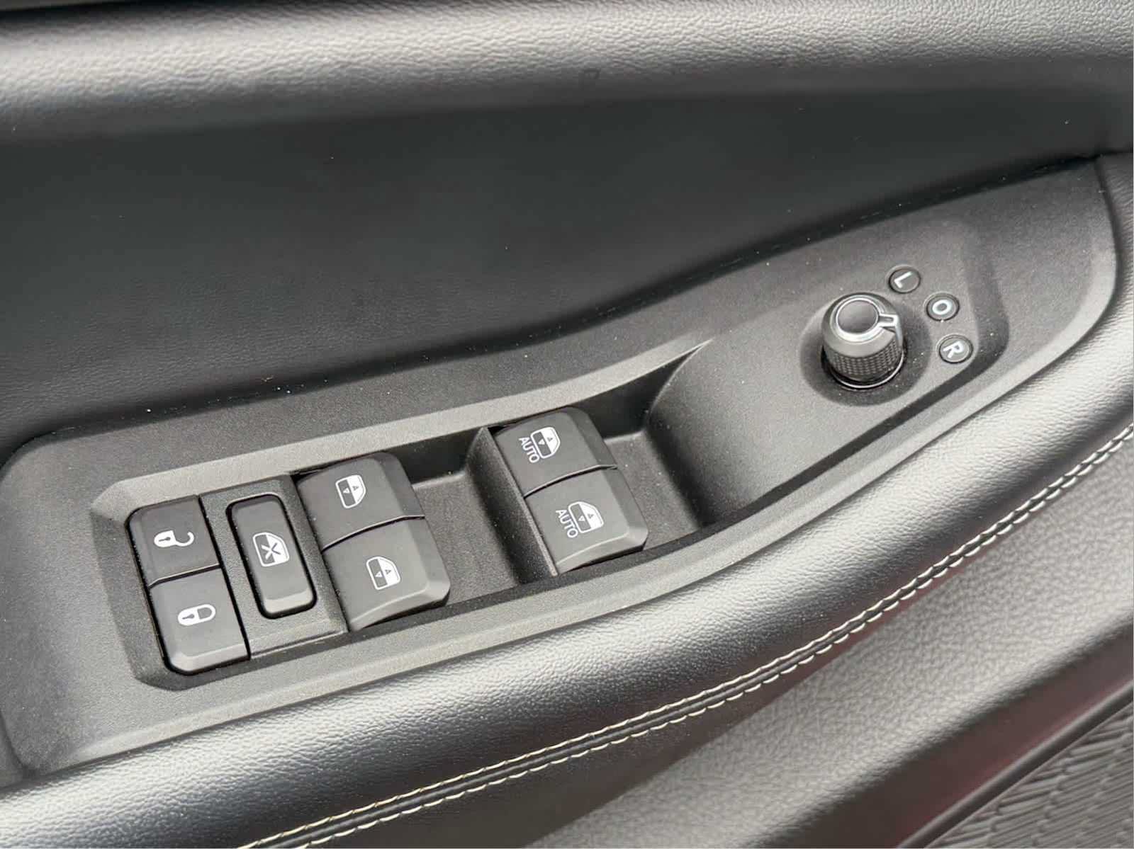 Used 2023 Jeep Grand Cherokee Altitude AWD/4WD image 14