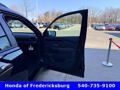 Certified 2025 Honda Pilot Sport image 19