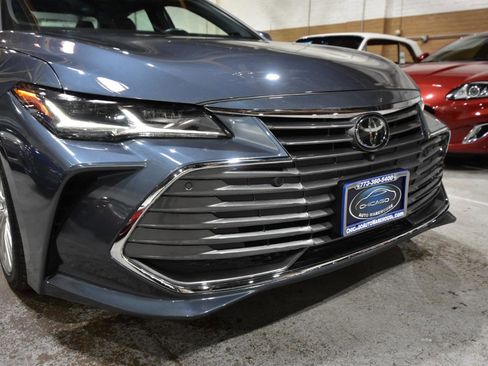Used 2019 Toyota Avalon Limited image 4