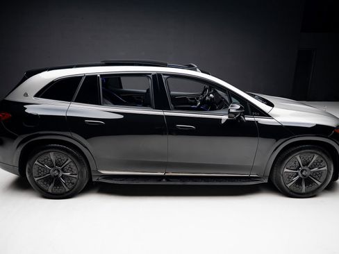 Used 2024 Mercedes-Benz Maybach EQS 680 4MATIC image 35