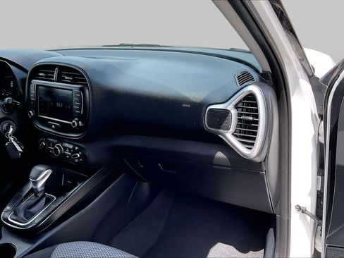 Used 2023 Kia Soul LX w/ LX Technology Package FWD image 18