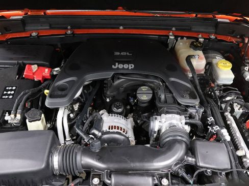 Used 2019 Jeep Wrangler Unlimited Sahara image 25