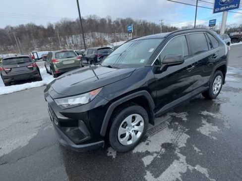 Used 2021 Toyota RAV4 LE image 4