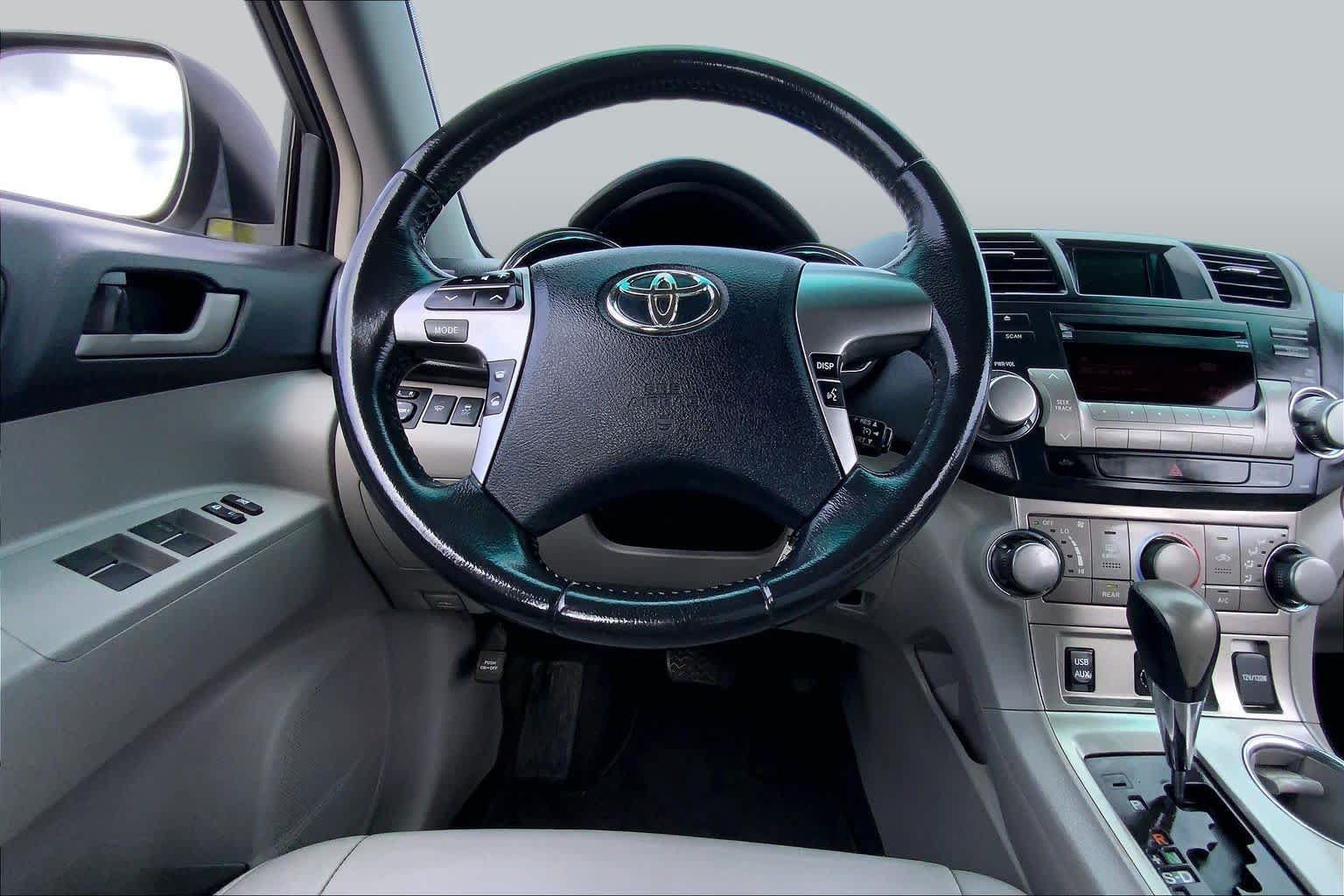 Used 2011 Toyota Highlander SE FWD image 5