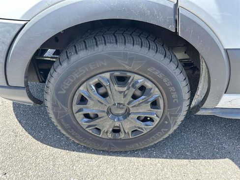 Certified 2018 Ford Transit 350 XLT RWD image 4