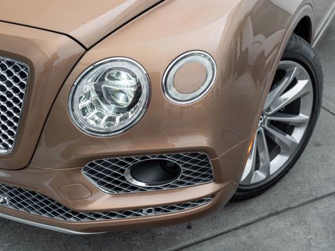 Used 2017 Bentley Bentayga image 61