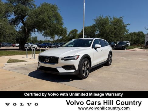 Certified 2025 Volvo V60 B5 Cross Country Plus AWD/4WD image 1