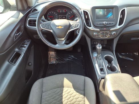 Used 2018 Chevrolet Equinox LT FWD image 2