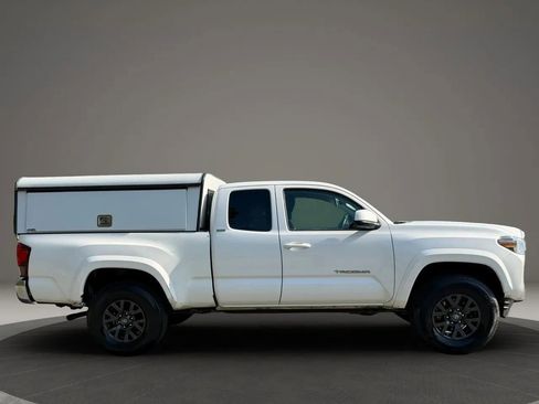 Used 2020 Toyota Tacoma SR5 RWD image 7