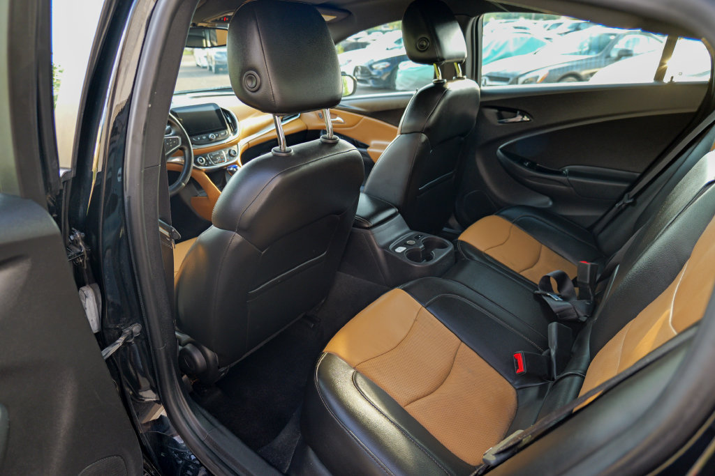 Used 2018 Chevrolet Volt Premier w/ Driver Confidence Package FWD image 28