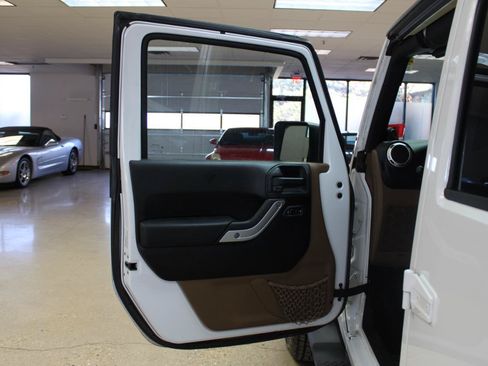 Used 2013 Jeep Wrangler Unlimited Sahara w/ Connectivity Group AWD/4WD image 27