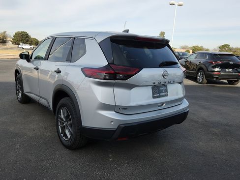 Used 2024 Nissan Rogue S image 5