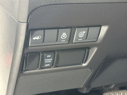 Used 2024 Nissan Armada SL image 10