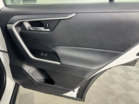Used 2025 Toyota RAV4 XLE image 26