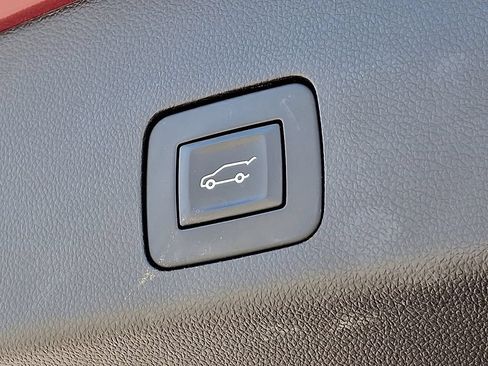 Used 2023 Buick Encore GX Select w/ Sport Touring Package FWD image 31
