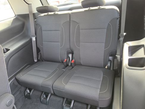 Used 2023 GMC Acadia SLE w/ Driver Convenience Package FWD image 14