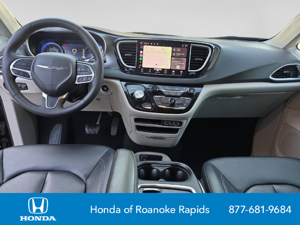 Used 2024 Chrysler Pacifica Touring-L FWD image 12