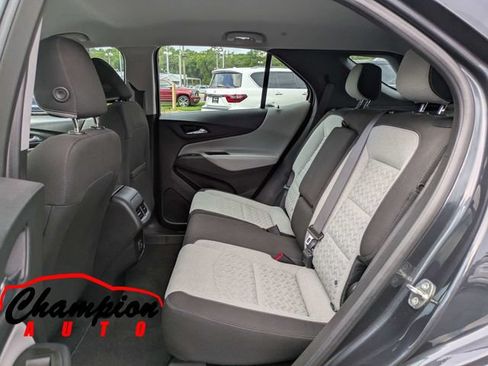 Used 2022 Chevrolet Equinox LS AWD/4WD image 17