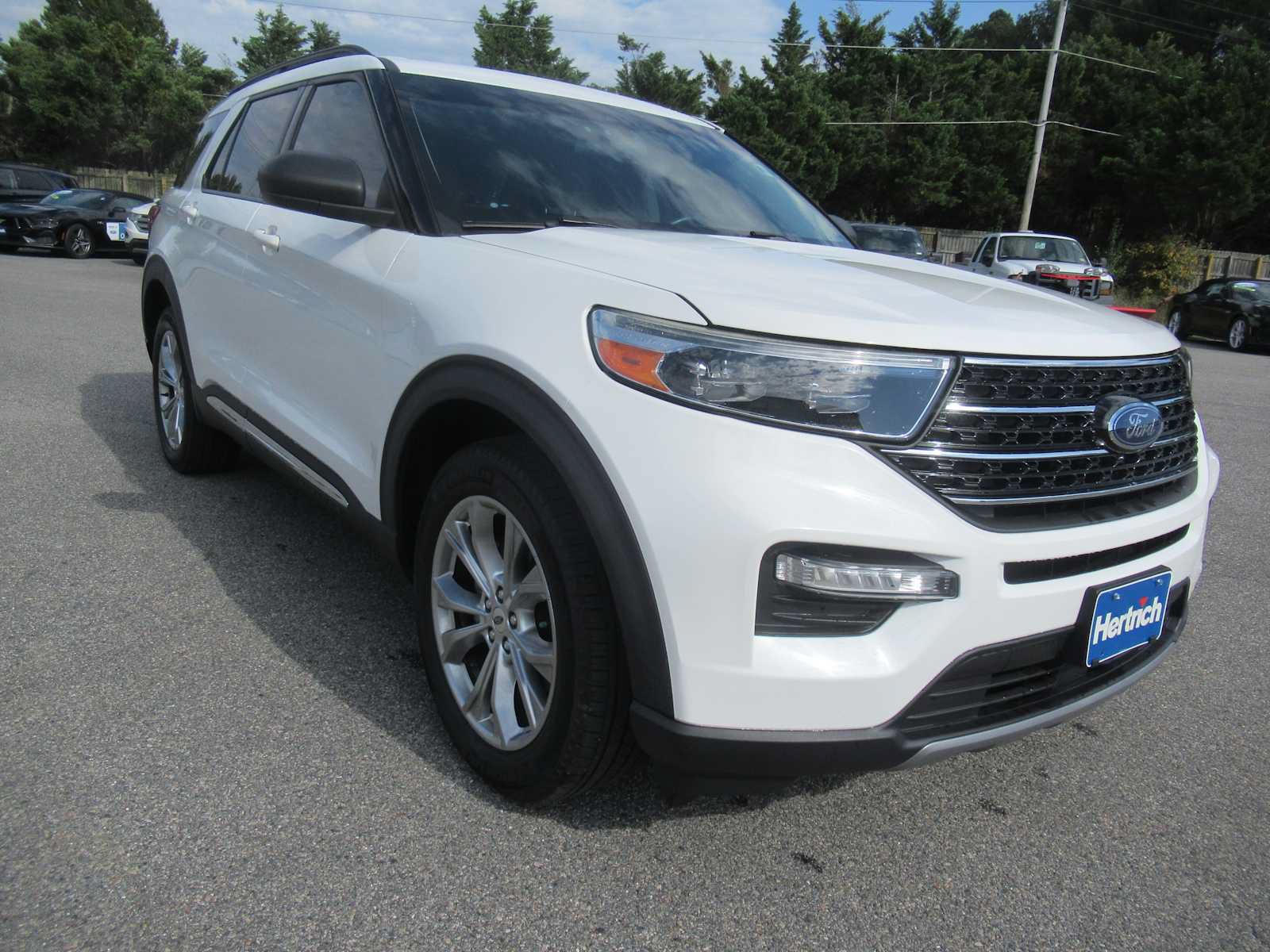 Used 2020 Ford Explorer XLT w/ Equipment Group 202A AWD/4WD image 3