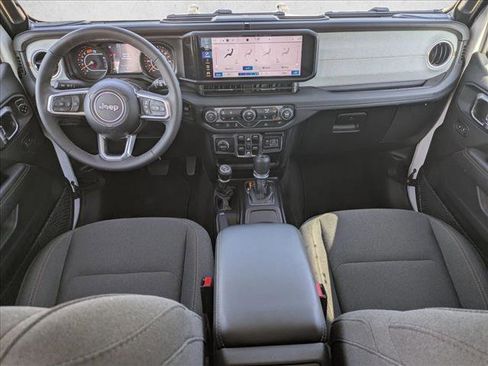 Used 2026 Jeep Wrangler Unlimited Sahara AWD/4WD image 15