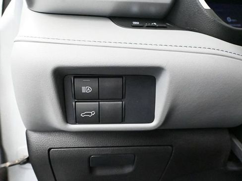 Used 2021 Toyota Highlander XLE image 31