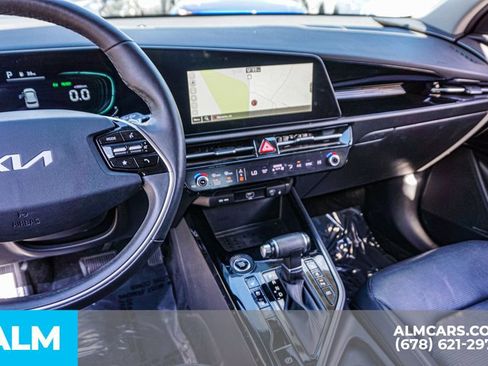 Used 2023 Kia Niro SX image 34