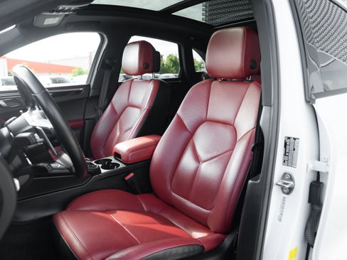 Used 2019 Porsche Macan AWD/4WD image 21