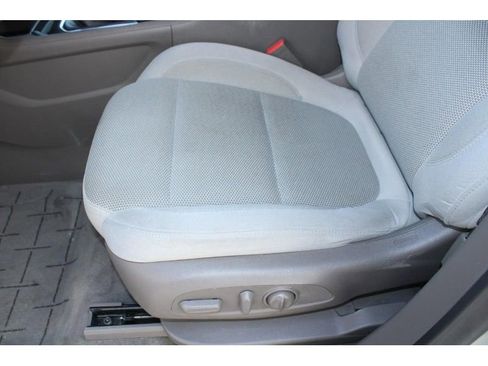 Used 2021 Chevrolet Traverse LT image 21