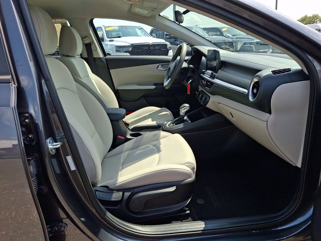 Used 2023 Kia Forte LXS w/ LXS Technology Package FWD image 13
