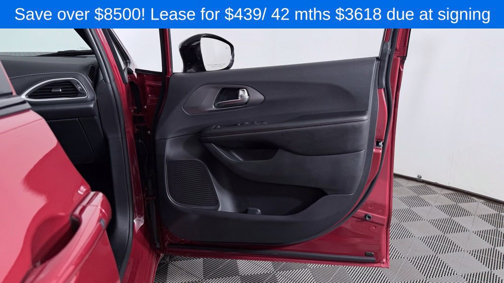 New 2027 Chrysler Pacifica Select AWD/4WD image 30