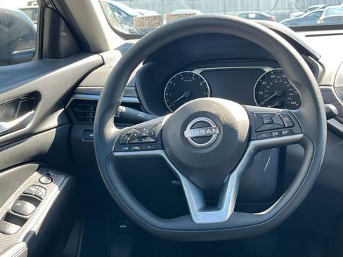 Used 2025 Nissan Altima 2.5 SV FWD image 29