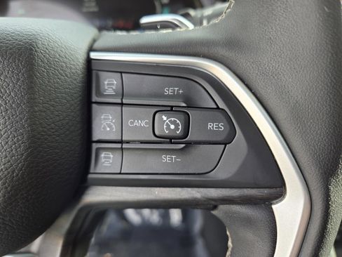 Used 2023 Jeep Grand Cherokee 30th Anniversary image 16