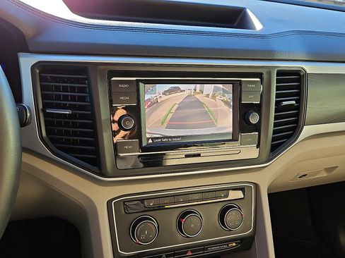 Certified 2022 Volkswagen Atlas SE image 17