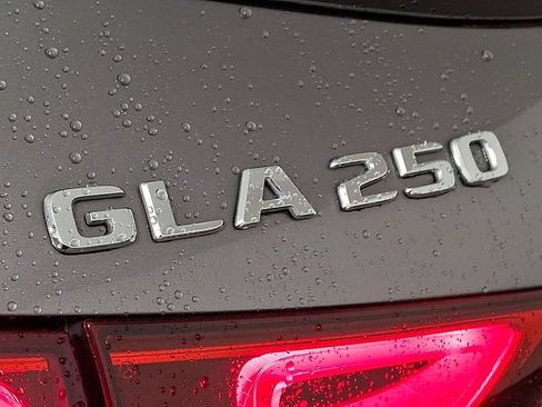 Used 2021 Mercedes-Benz GLA 250 4MATIC image 30