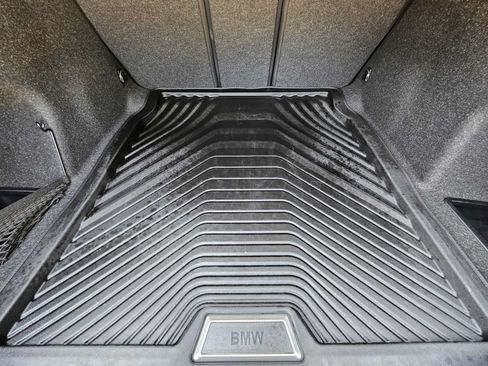 Used 2024 BMW 330i Sedan w/ M Sport Package RWD image 31