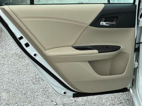 Used 2015 Honda Accord EX-L image 18