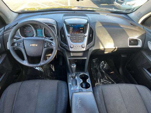 Used 2017 Chevrolet Equinox LS FWD image 28