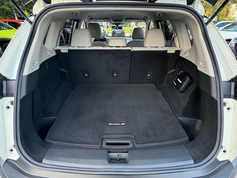 Used 2021 Nissan Rogue SV FWD image 15